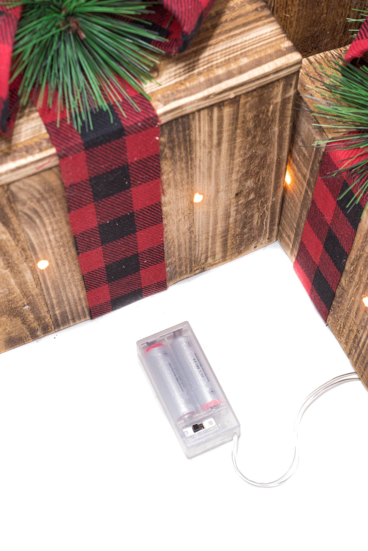 illuminated 3 Piece Present Set w/ Plaid Ribbon
