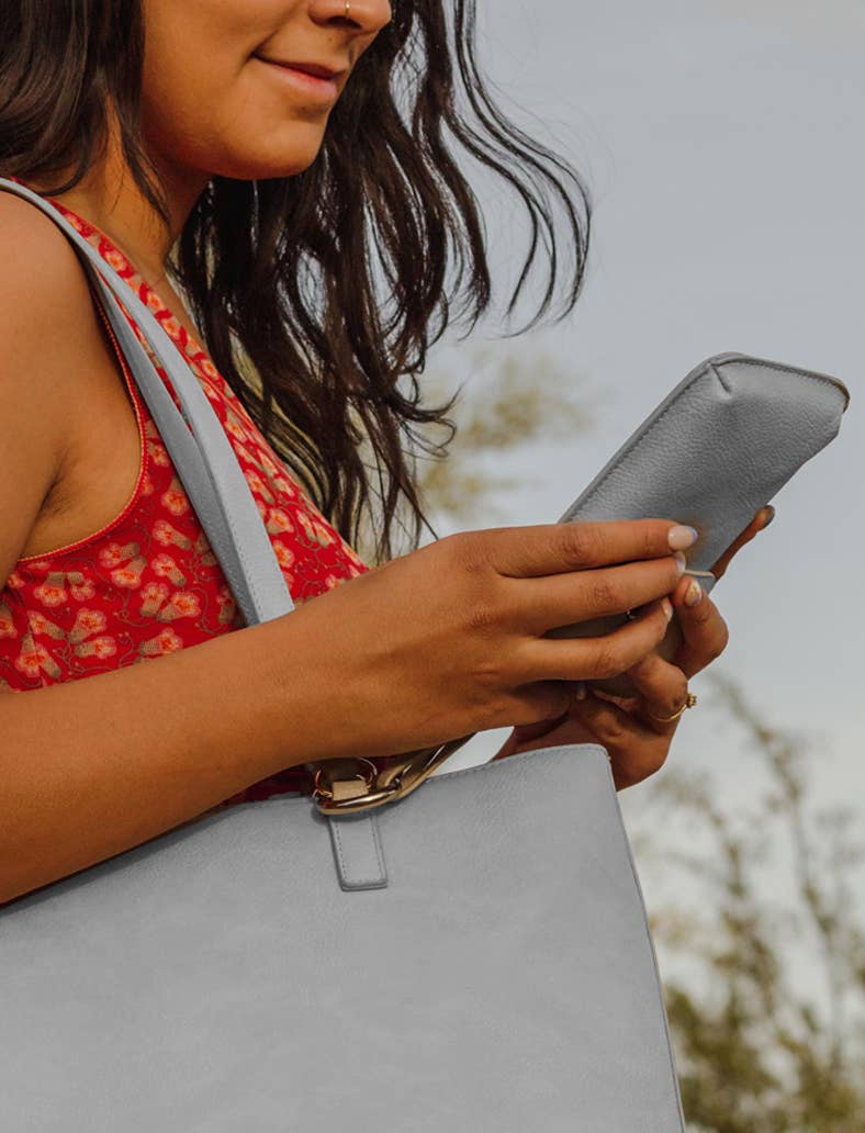 Save The Girls - Swing Along with Crossbody